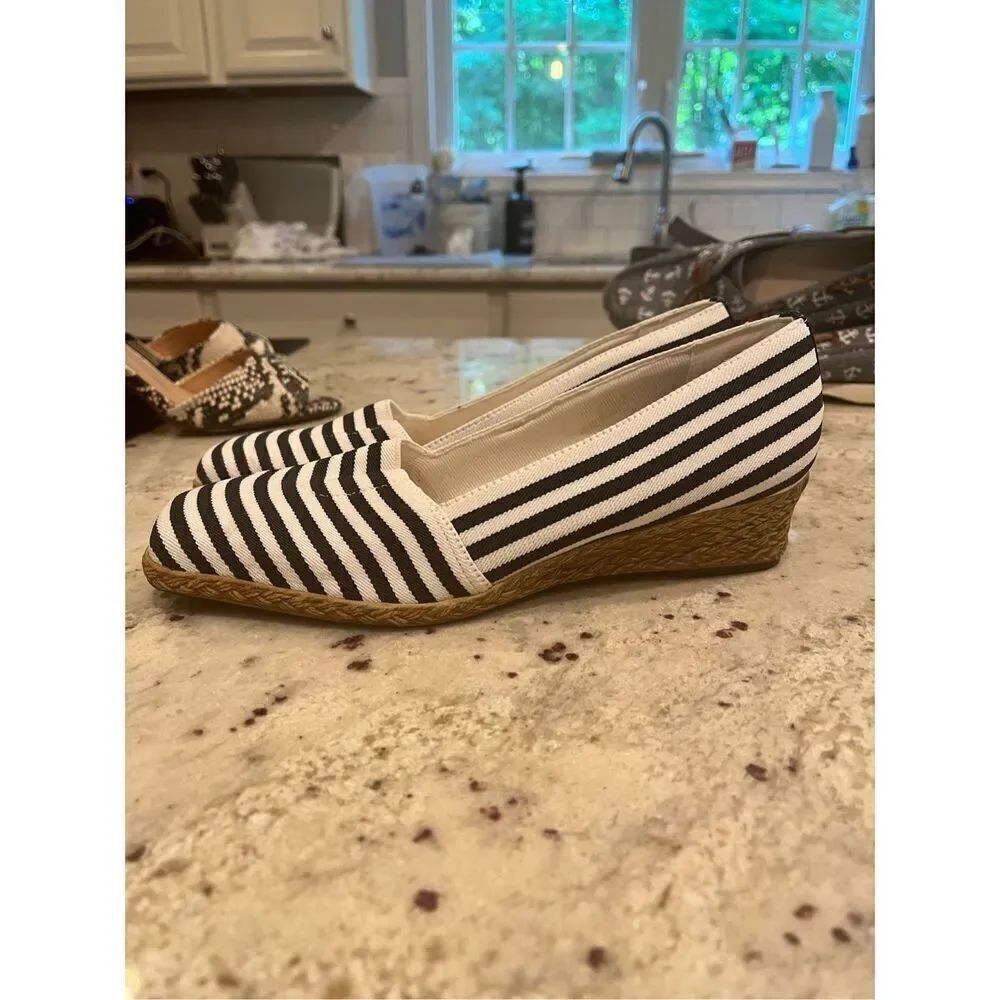 Life Stride Black & White Stripe Jute Espadrille Low Wedge sz 9 NWOT